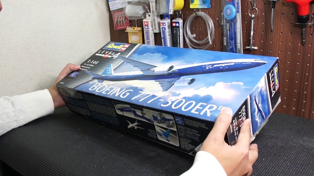 B777 300ER Revell part01 unboxing - YouTube