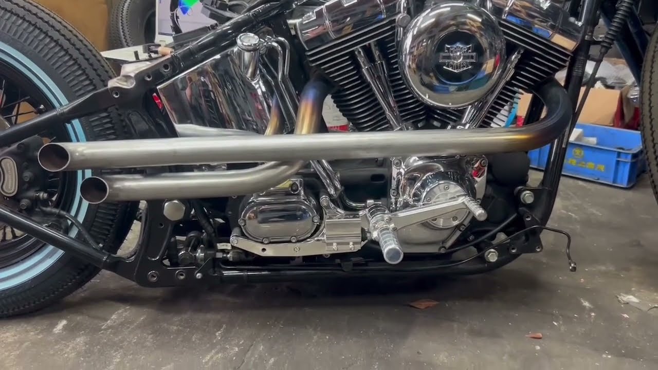 00～06年ソフテイル用 オリジナルショットガンマフラー - YouTube