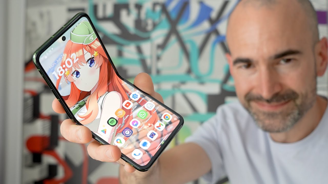 Motorola RAZR 50 Ultra | Unboxing & Full Tour - YouTube