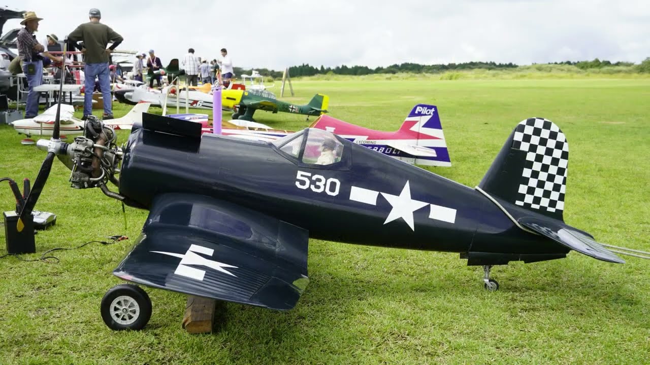 大型ラジコン コルセア F4U Corsair Moki 250cc - YouTube