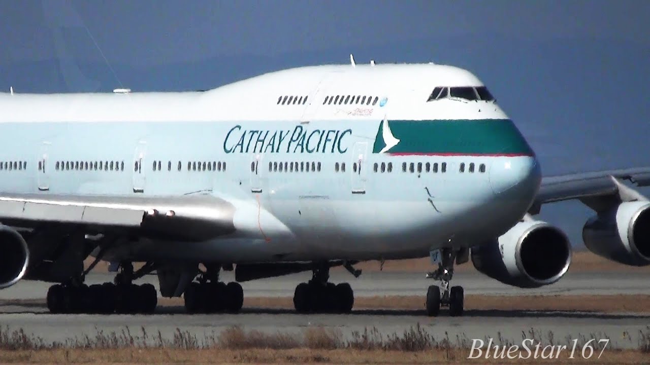 Cathay Pacific Airways Boeing 747-400 (B-HUF) landing at KIX/RJBB