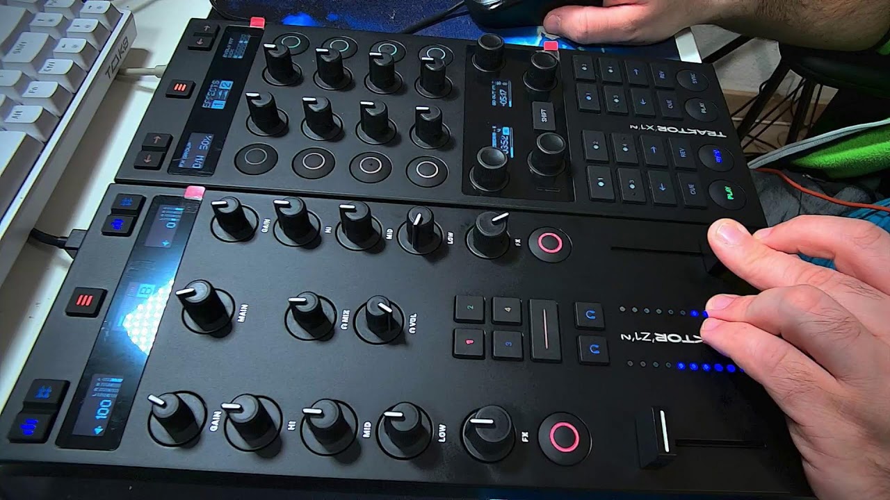 Native Instruments Traktor Z1 mk2 y X1 mk3 TEST en #live mix - YouTube