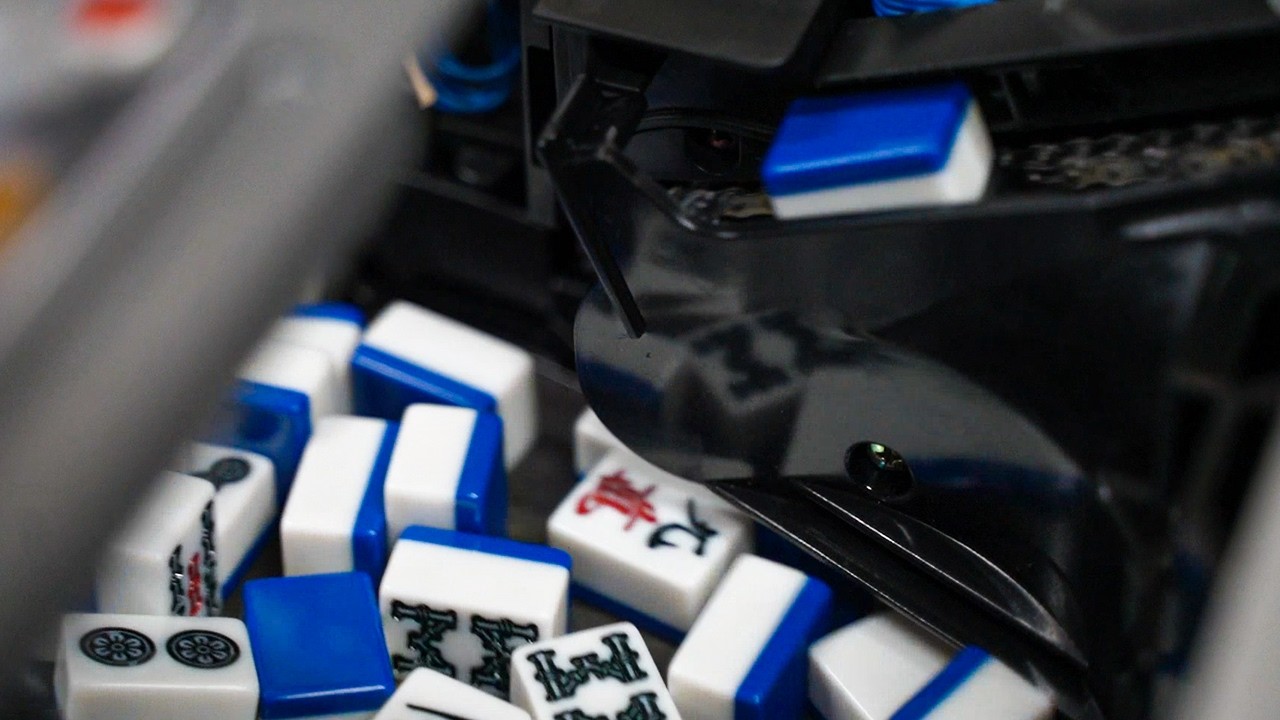 3人麻雀用築牌(牌山)押出機「ゴッドハンド2」と「牌プッシュPro」の