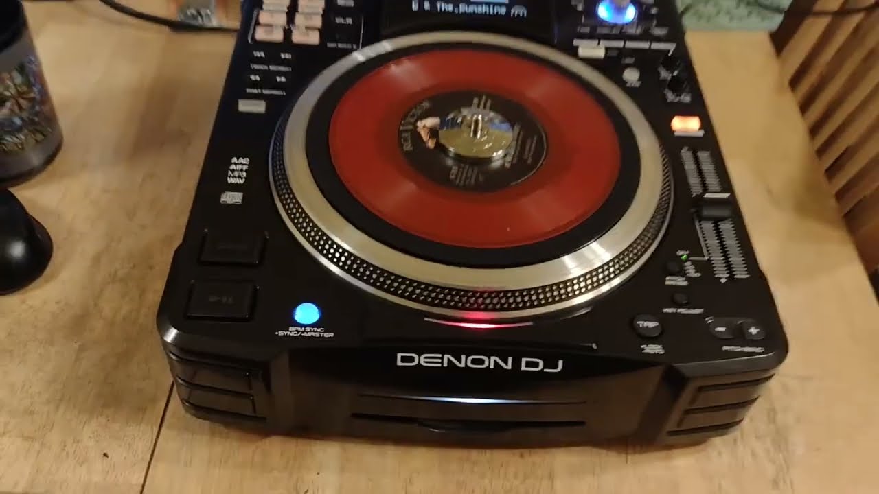 Use ONE Denon SC2900/3900 or Pioneer CDJ900/2000 to mix with at a