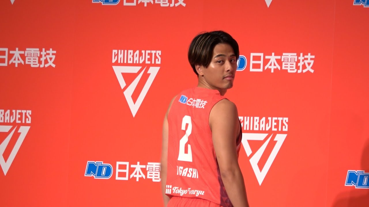 富樫勇樹が千葉ジェッツ新ユニフォームのモデル役 立ち姿がどこか