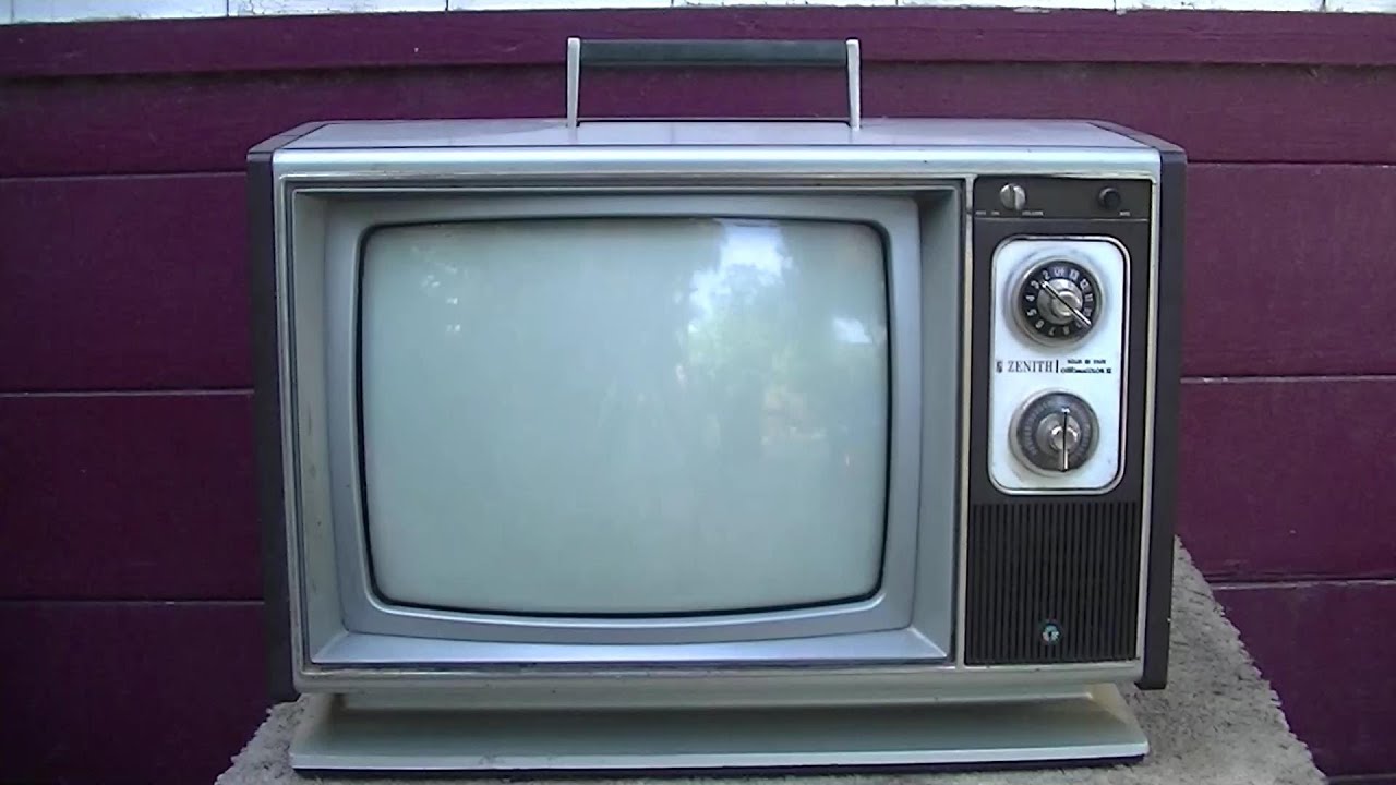 1977 Zenith Chromacolor II Vintage Solid State Portable Color TV