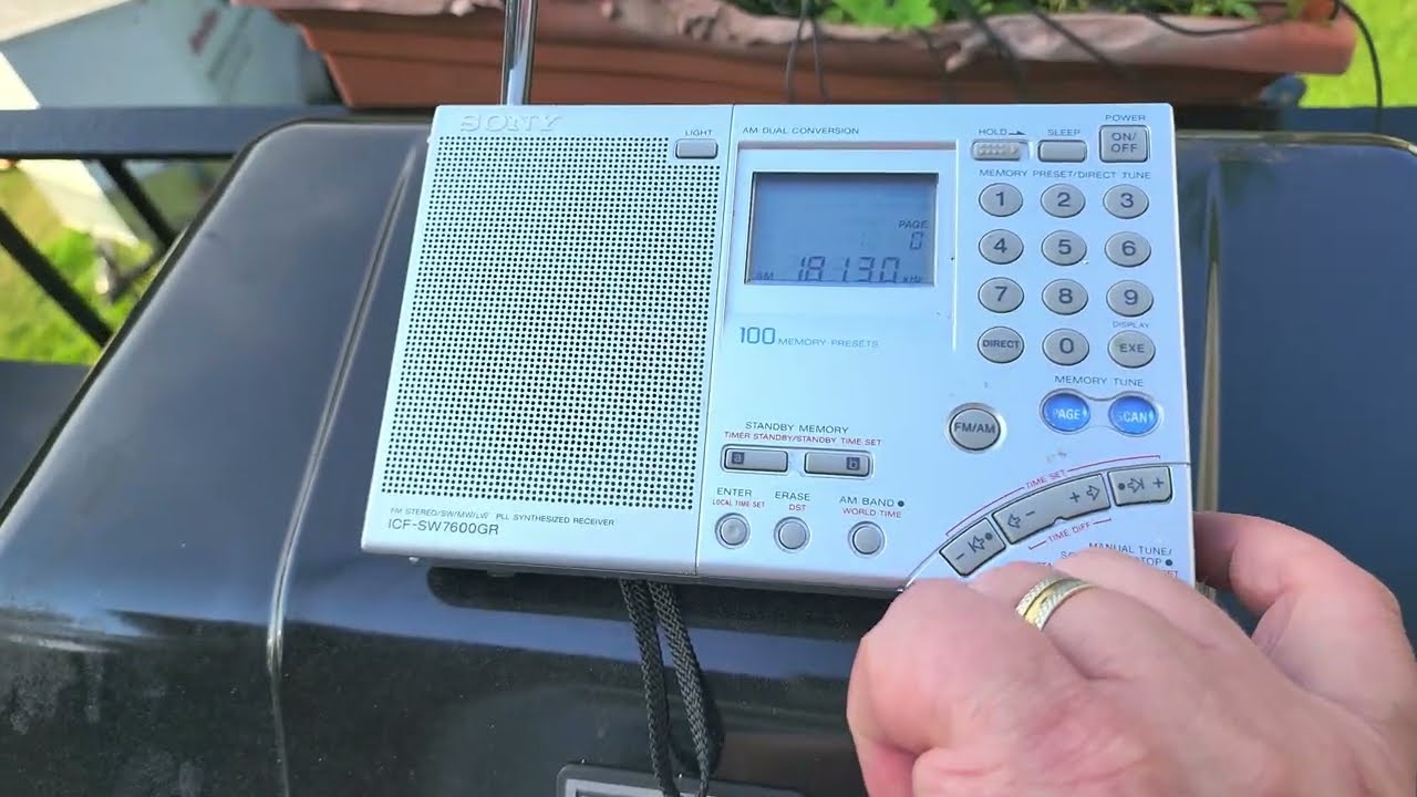 Sony ICF-7600GR Classic Analog PLL is my radio for the night - YouTube