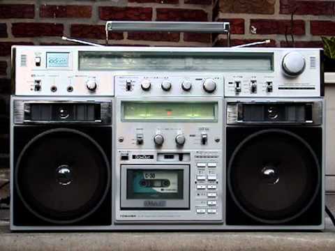 Toshiba BomBeat RT-S90 - YouTube