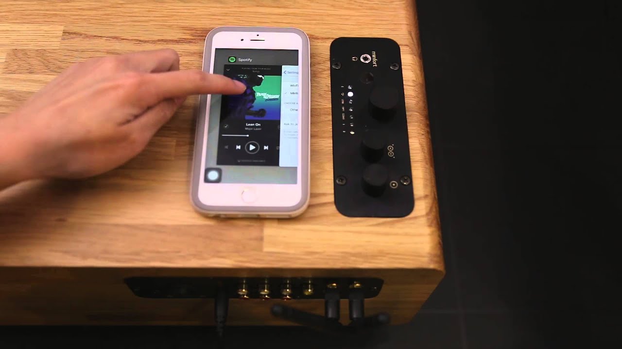 アナログな温かみのある音楽生活を。 家具職人が作る本物の木の