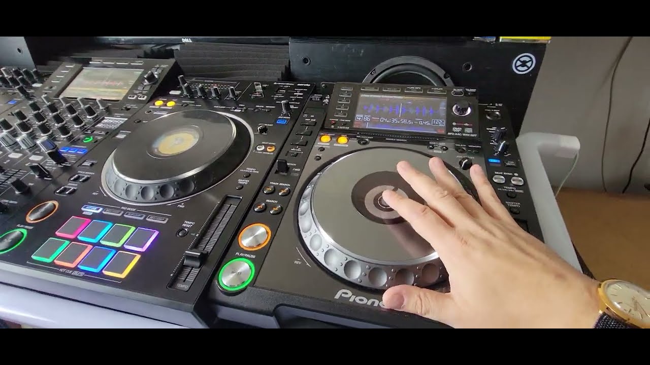 Pioneer DJ XDJ-XZ with CDJ-2000 Nexus - YouTube