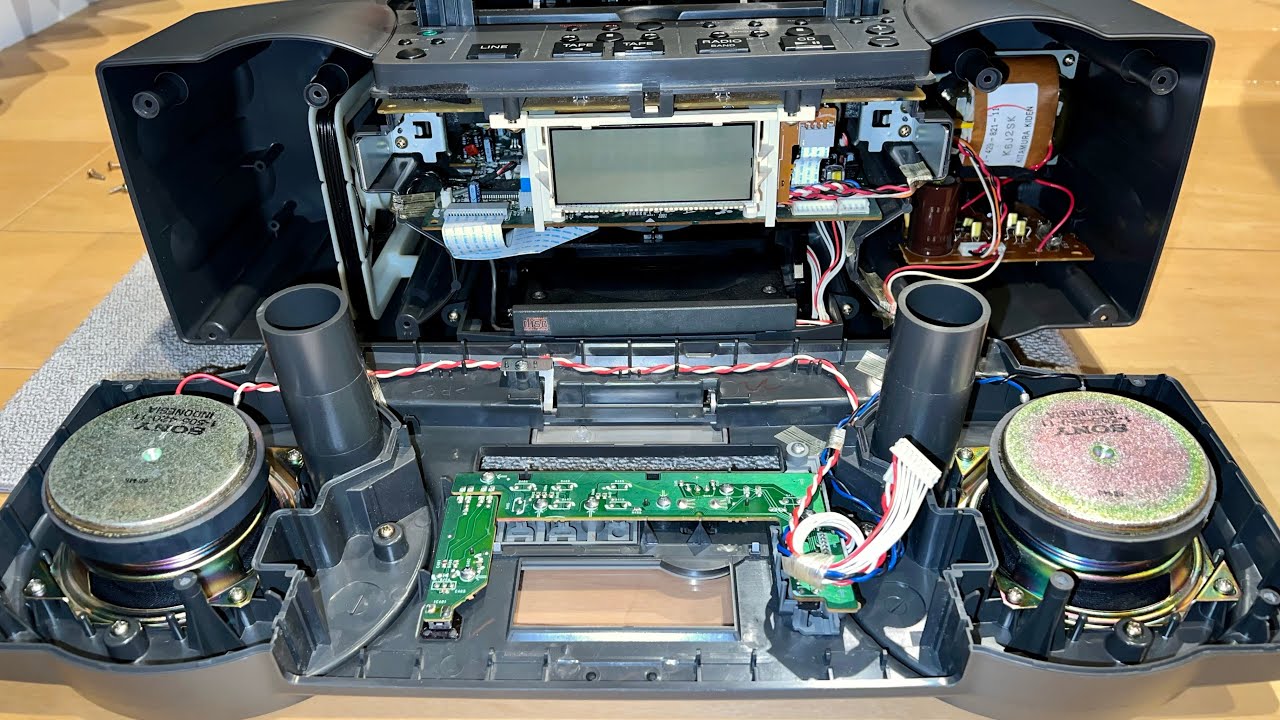 欧陽菲菲 [ 恋の追跡 ( ラヴ・チェイス ) ] SONY ZS-D1 (1996) BOOMBOX