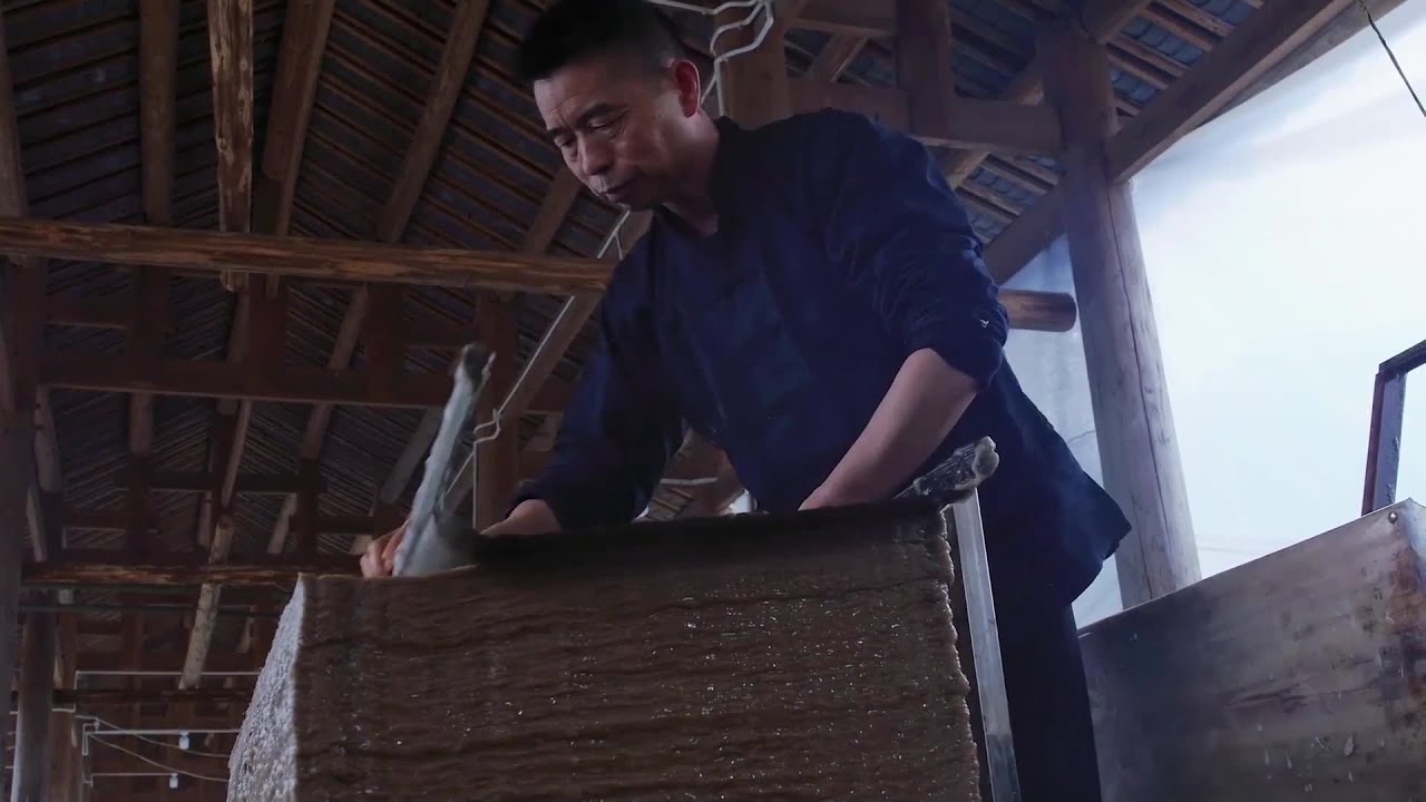 1400年の歴史を持つ製紙技術 貴州省丹寨県 - YouTube