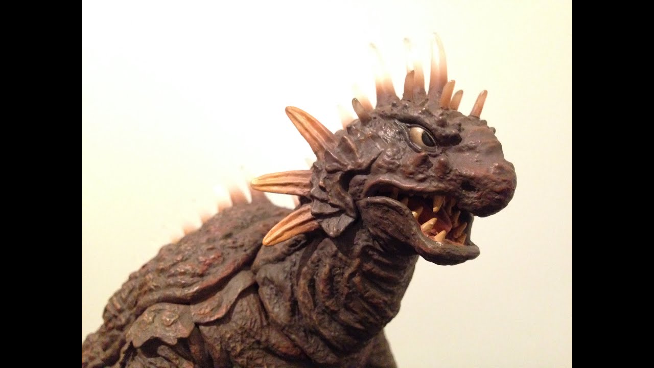 X-Plus 25cm Varan (1958) RIC Boy - YouTube