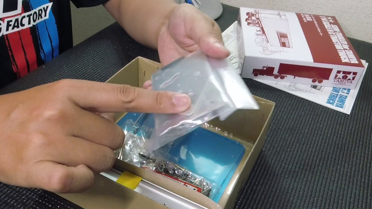 パネルバン・セミトレーラー Part1 開封動画 タミヤ1/14RC - YouTube