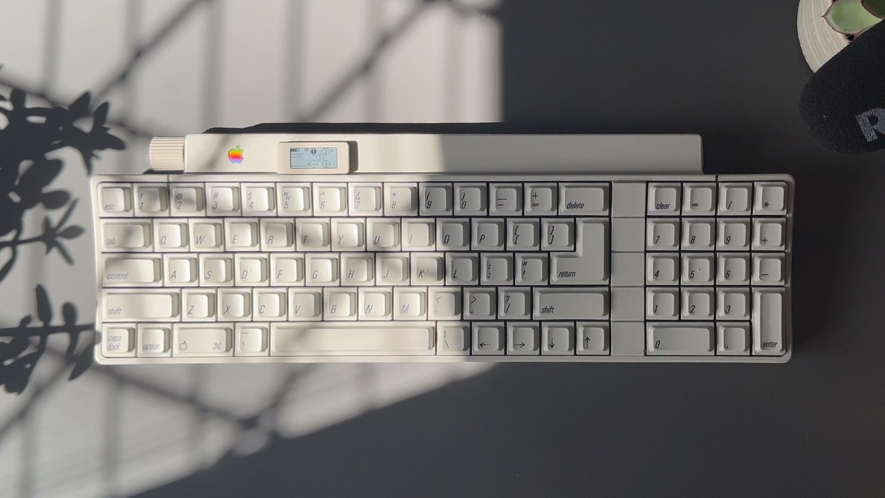 Upcycling a Apple Desktop Bus keyboard (the Mac IIgs keyboard