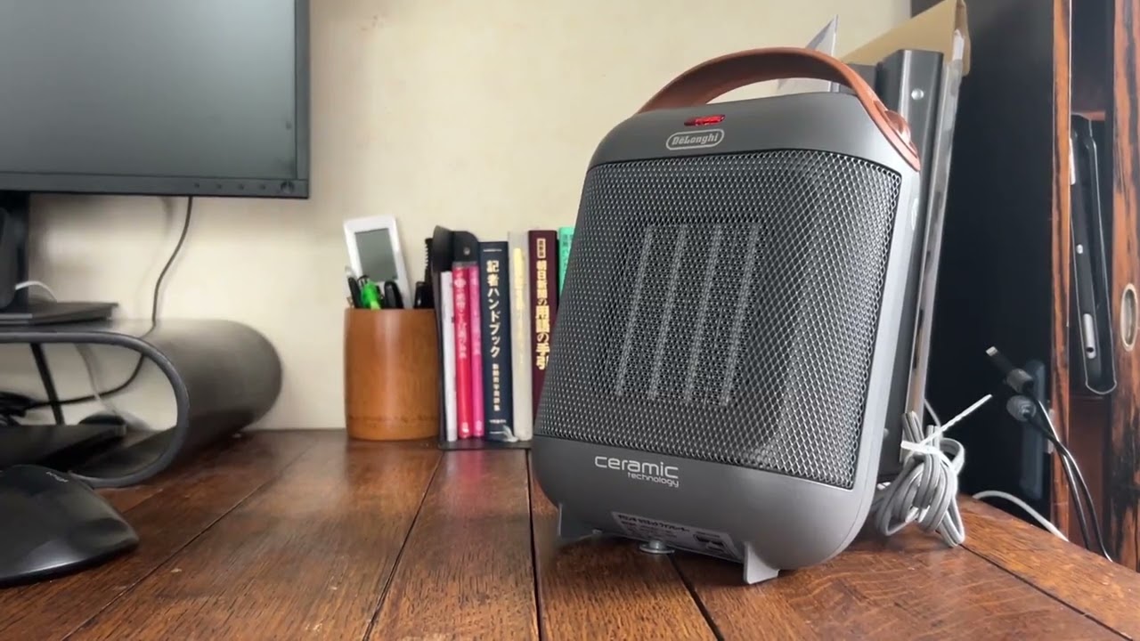 デロンギの電気セラミックファンヒーター「カプスーラ（HFX30C11-AG