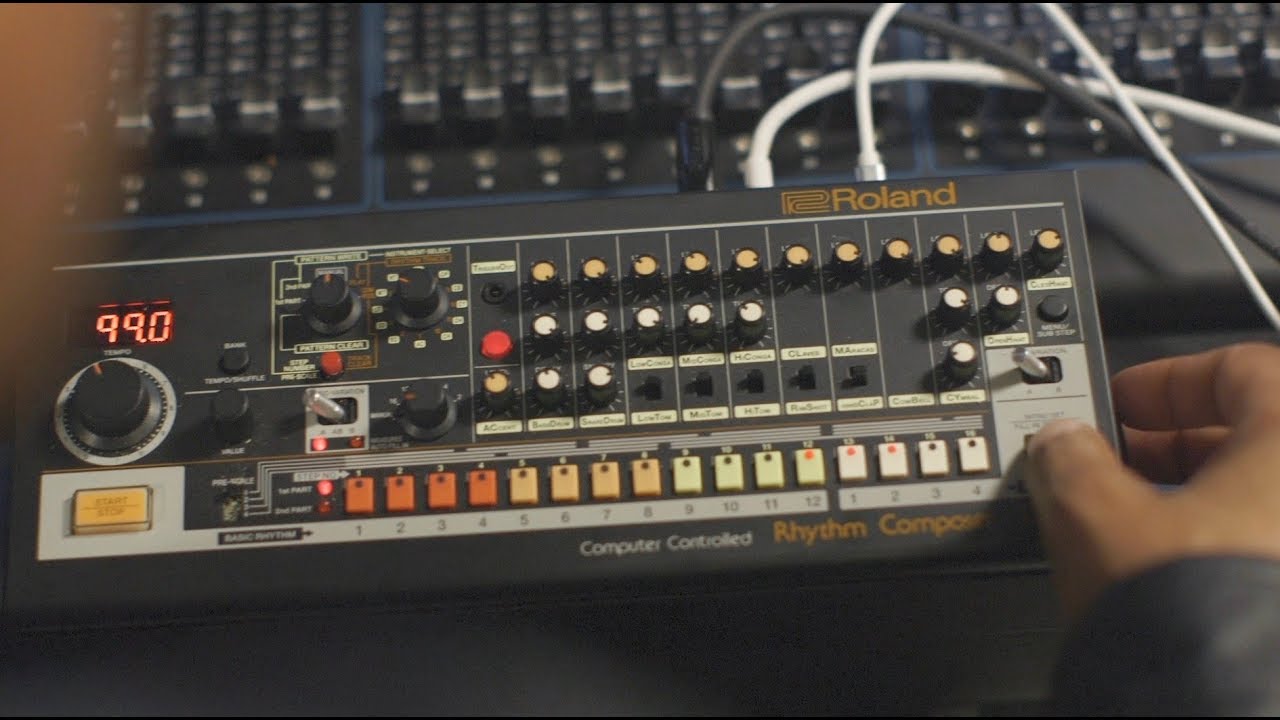 Roland Boutique TR-08 Rhythm Composer - YouTube