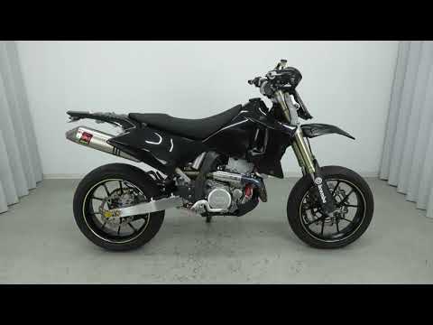 DR-Z400SM エンジン始動 アクラポビッチ×FMF マフラーサウンド - YouTube