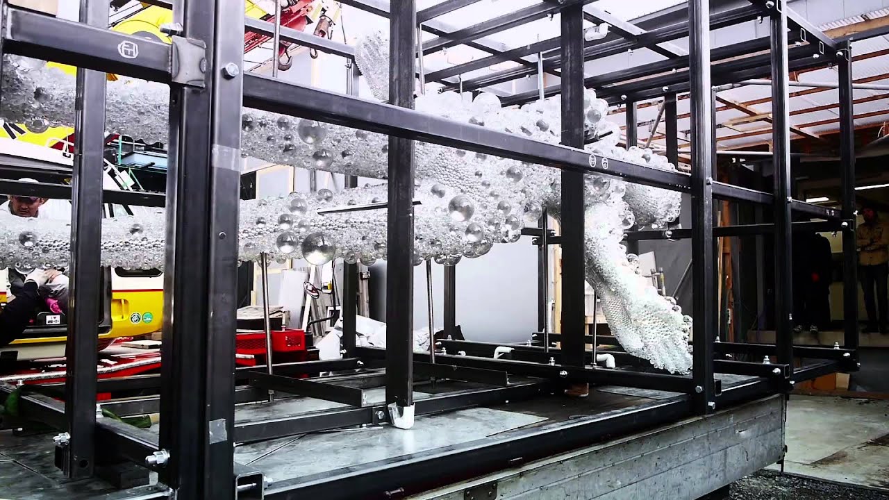 安川電機】創立100周年記念モニュメント「PixCell-Double Muse