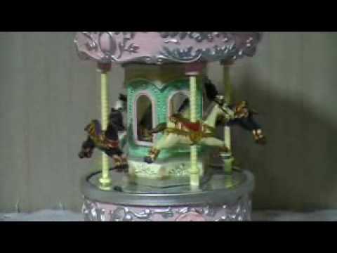 プラスチックメリーゴーランドオルゴール（木馬上下） - YouTube