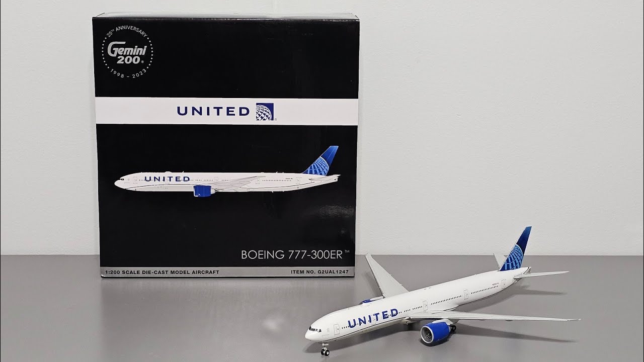 Gemini 200 United Airlines Boeing 777-300ER [N2352U] 1/200 Scale