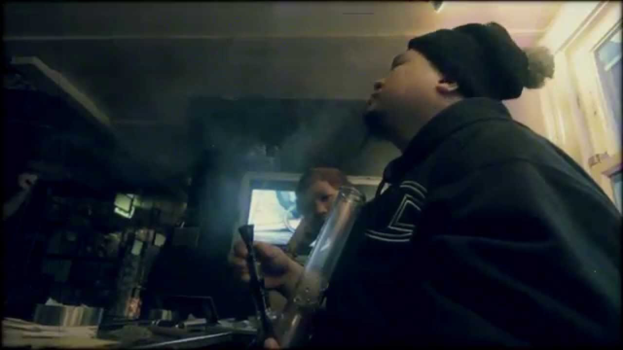 人種の壁も言葉の壁も全部煙で飛ばして」STONEDZ（MEGA-G&DOGMA）の