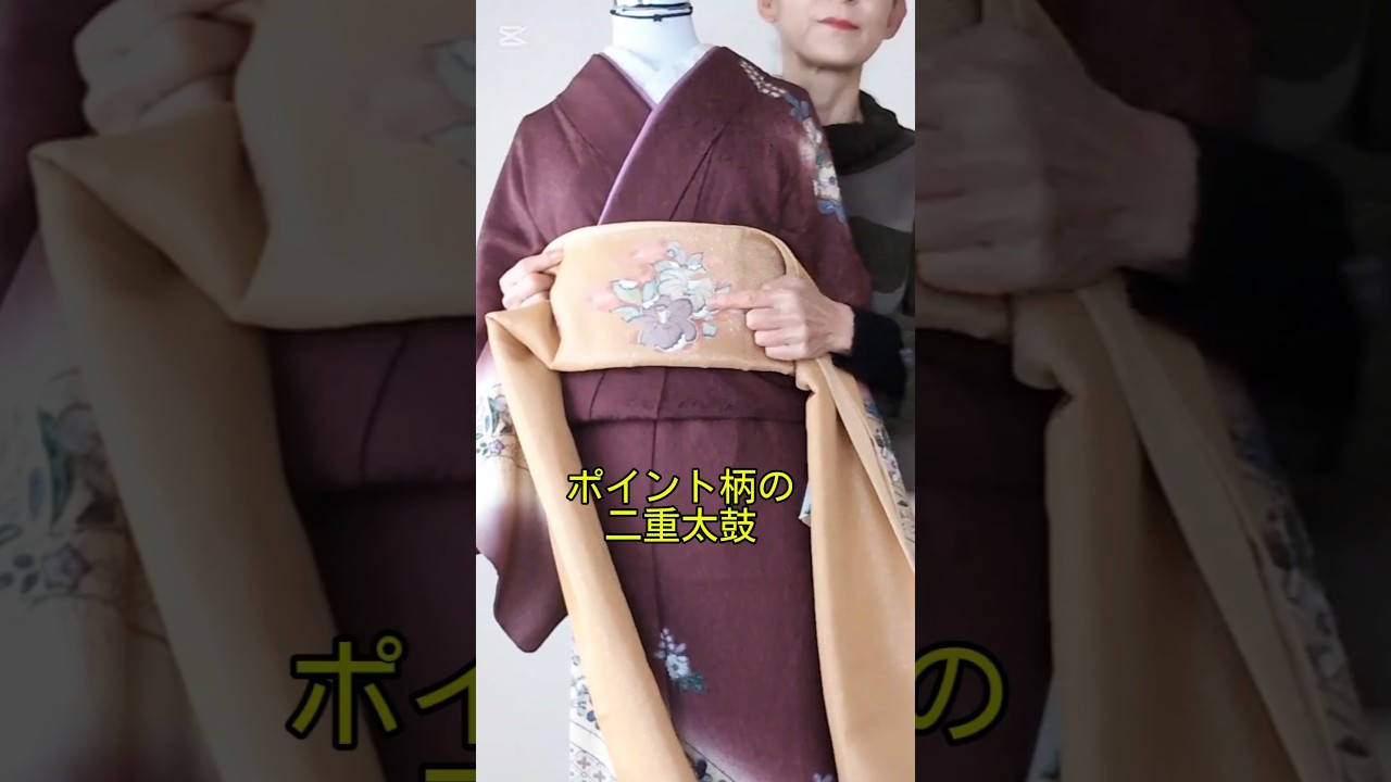 A double drum obi tied to a person with a point pattern. For more