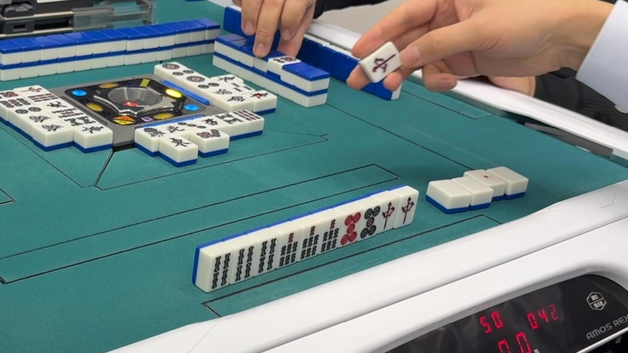 ツモ損あり・王牌14枚残し。過酷な特殊ルールの三麻で、嶺上四暗刻が