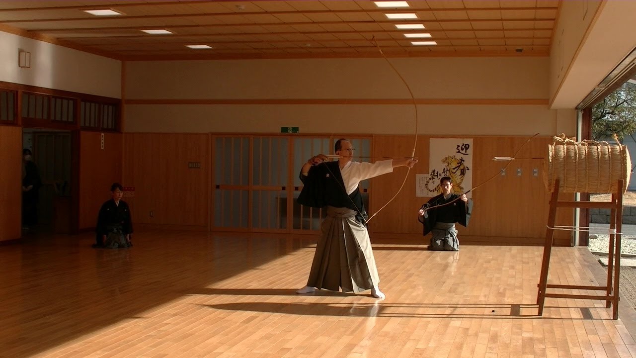 弓道】吉本清信範士 巻藁射礼 2022年1月9日 - YouTube