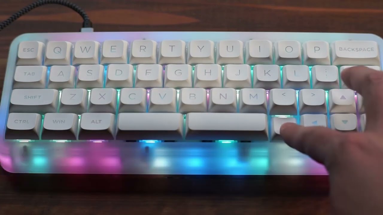 AKKO ACR TOP40】キー数が少ない40%キーボードを初めて使ってみた感想