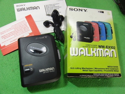 SONY 箱付き新品のカセットウォークマンWM-EX102をゲットしました