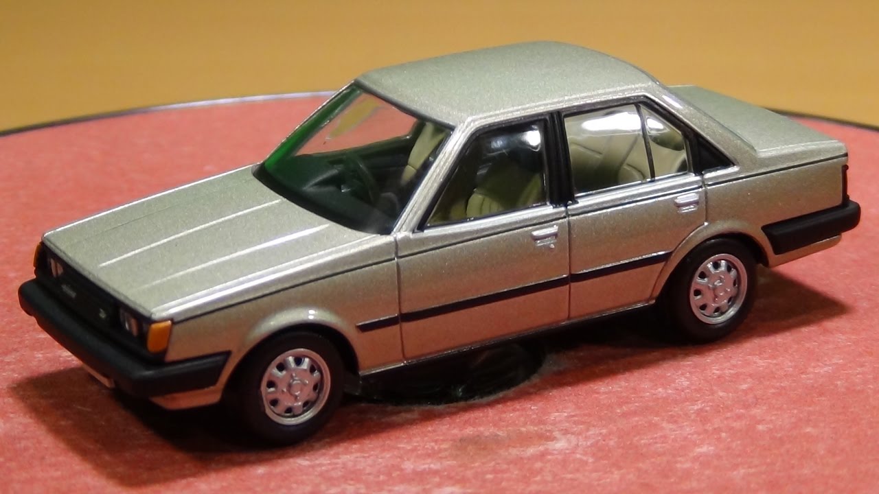 トミカリミテッドヴィンテージ ネオ LV-N68b トヨタ カリーナ 1500 SG