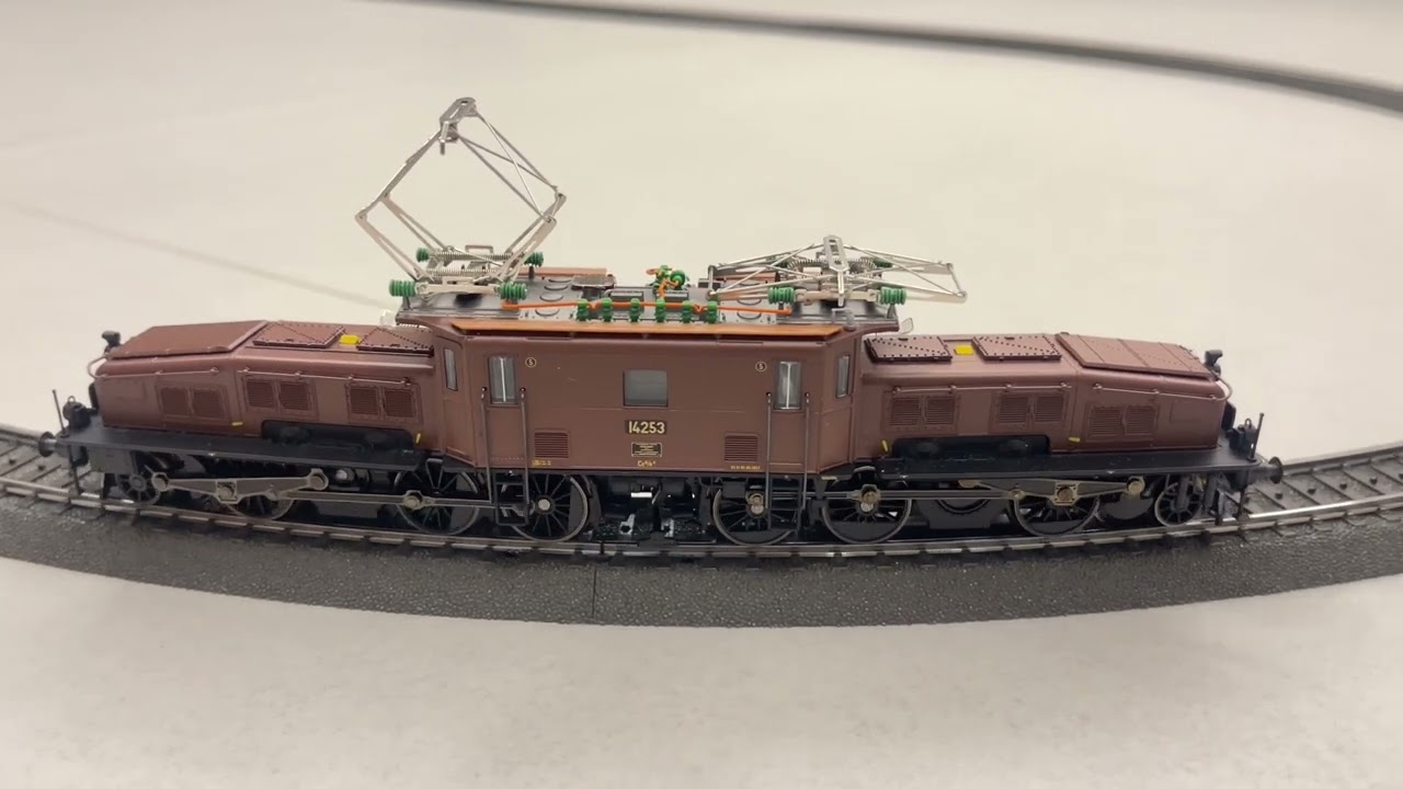 Marklin 39595 SBB Ce 6/8 II Crocodile locomotive 14253 - YouTube