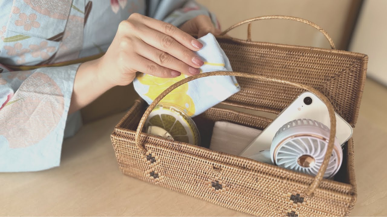 着付け講師すなおの「お祭りの日のバッグの中身」を公開！ - YouTube