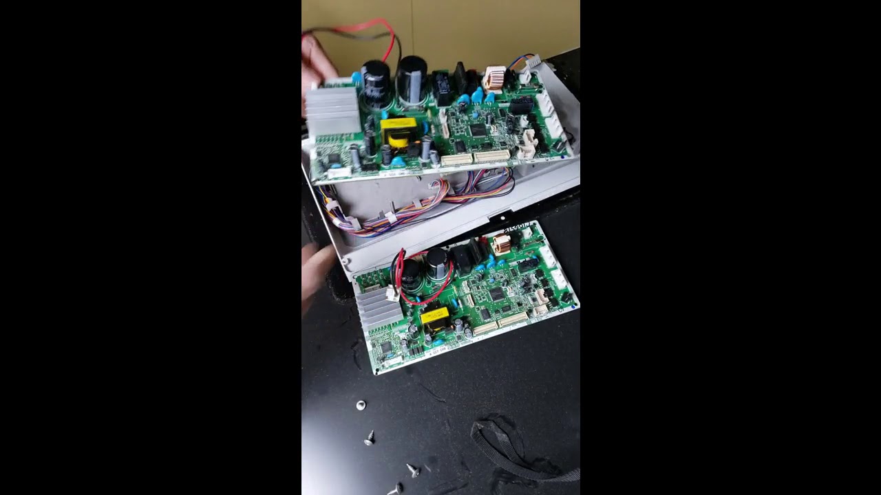 No.97 HITACHI 日立冷蔵冷凍庫R-CX6700 鍵マーク14回点滅！ 制御基盤