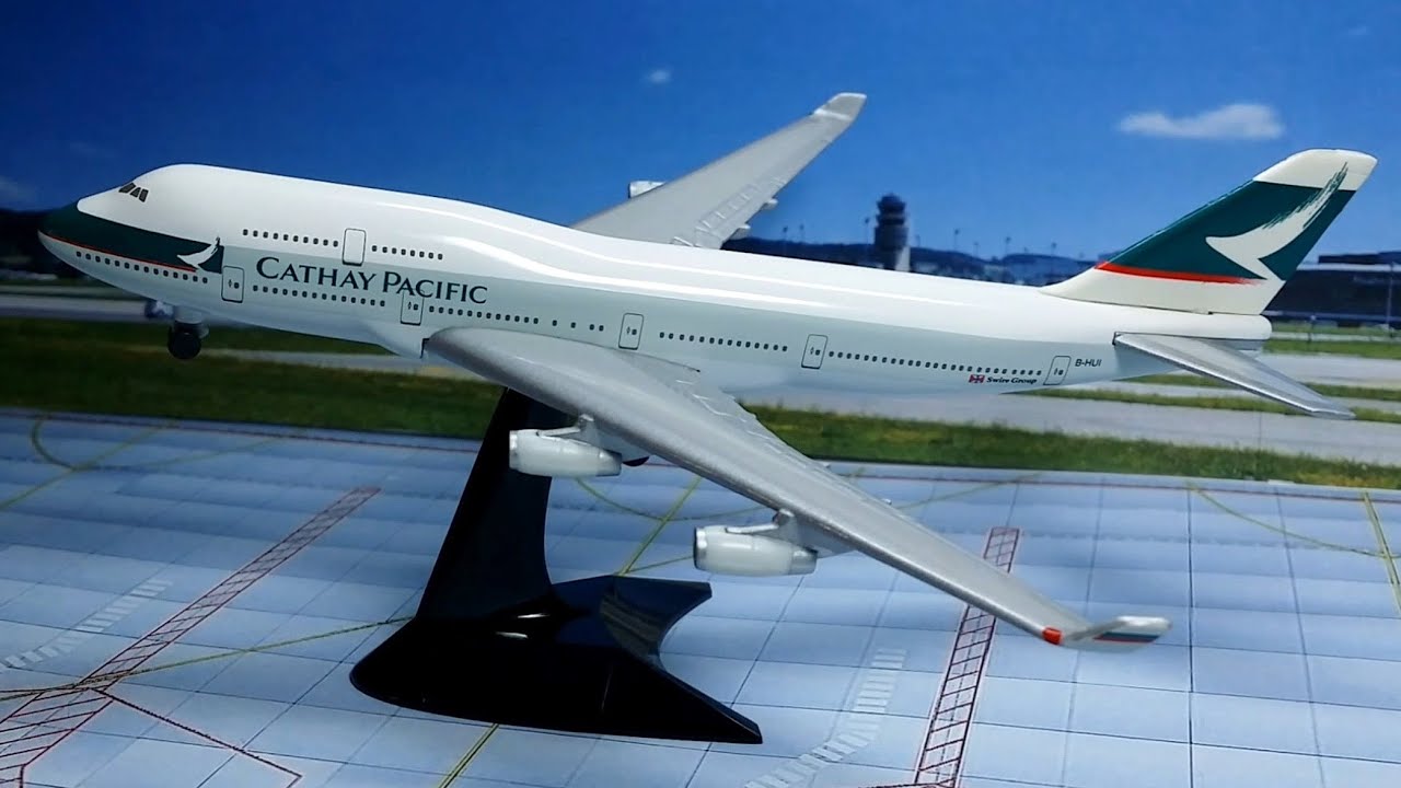Reviewing the 1/500 Boeing 747-400 (Cathay Pacific) by Herpa - YouTube