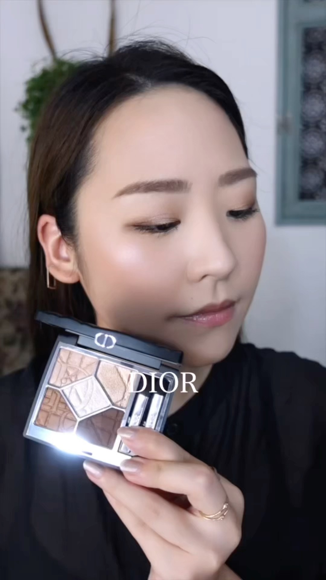 DIOR限定アイシャドウ ディオールショウサンククルール557 ブラウン