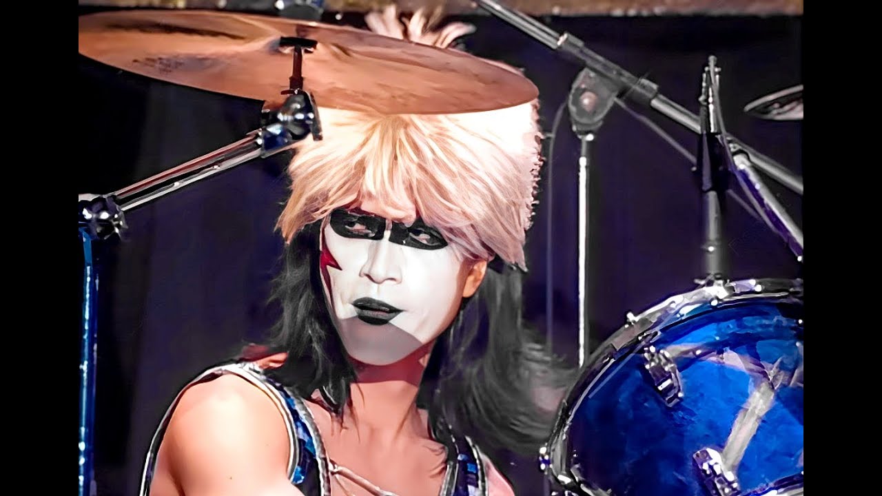 聖飢魔Ⅱ：ライデン湯澤のドラムプレイ - YouTube