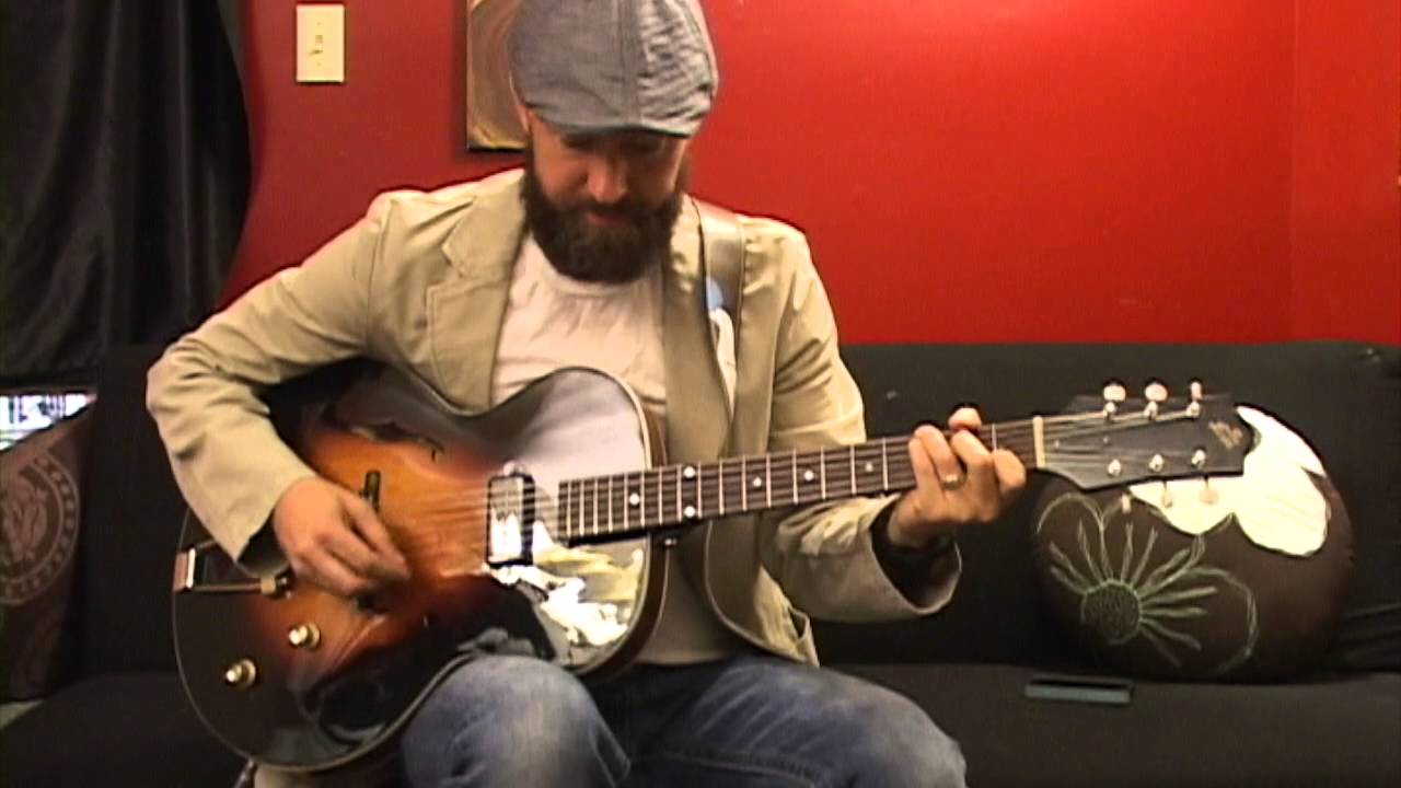The Loar LH-301T Archtop - My PLUGGED IN REVIEW - YouTube