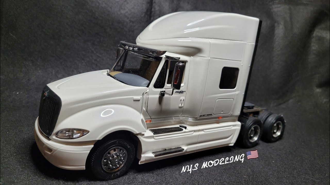 Moebius Models 1/25 International Lone Star Unboxing - YouTube