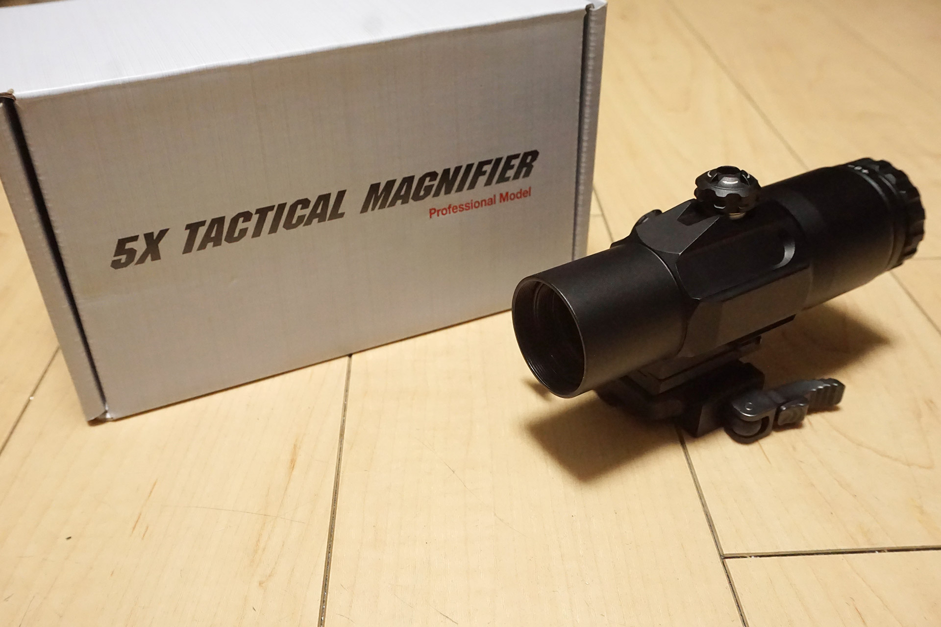 5倍率の大型マグニファイア、NOVEL ARMS 5X TACTICAL MAGNIFIERを買っ