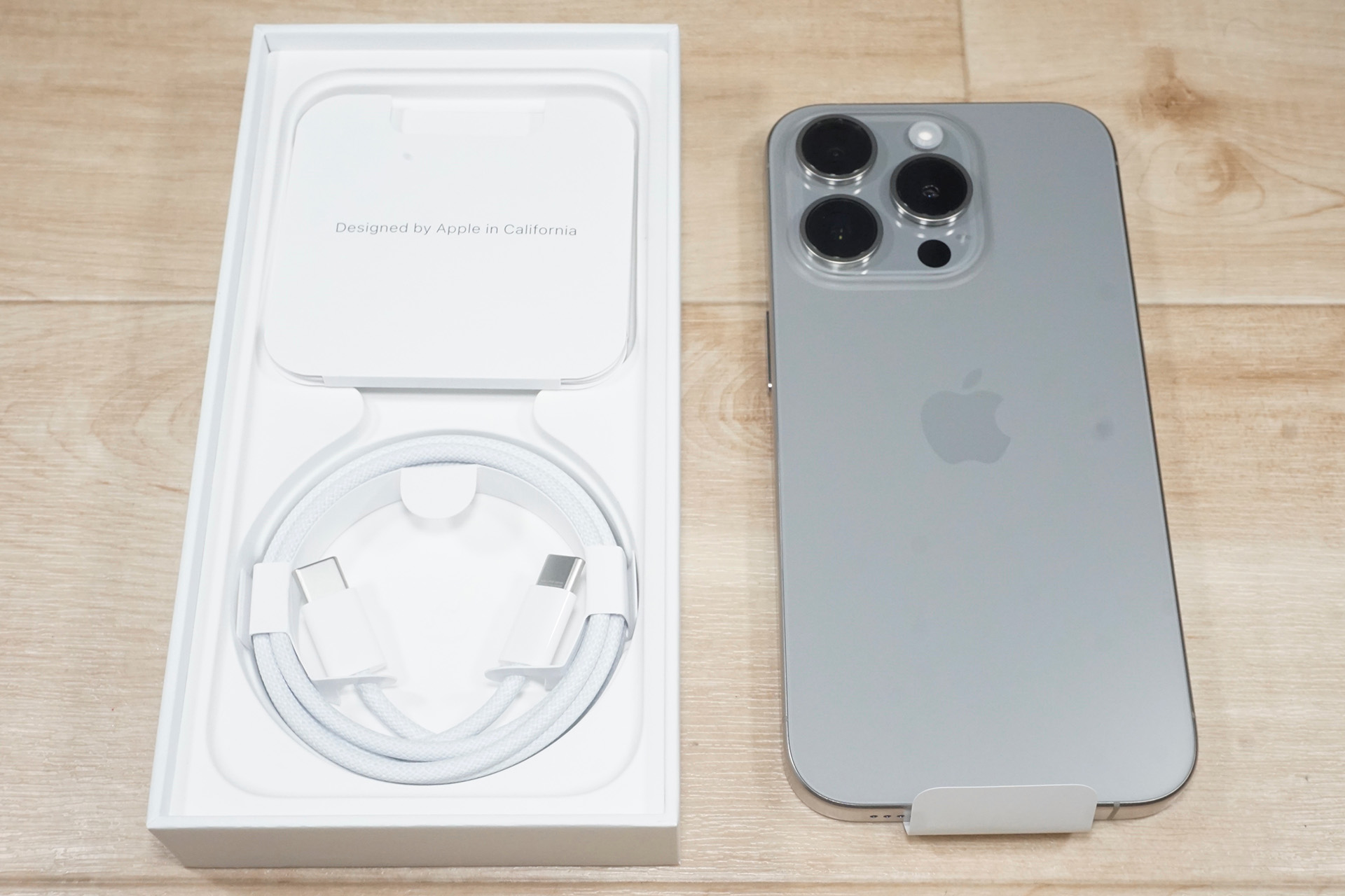 Apple iPhone 15 ProとSpigen製ケースを購入、iPhone XSから機種変更を