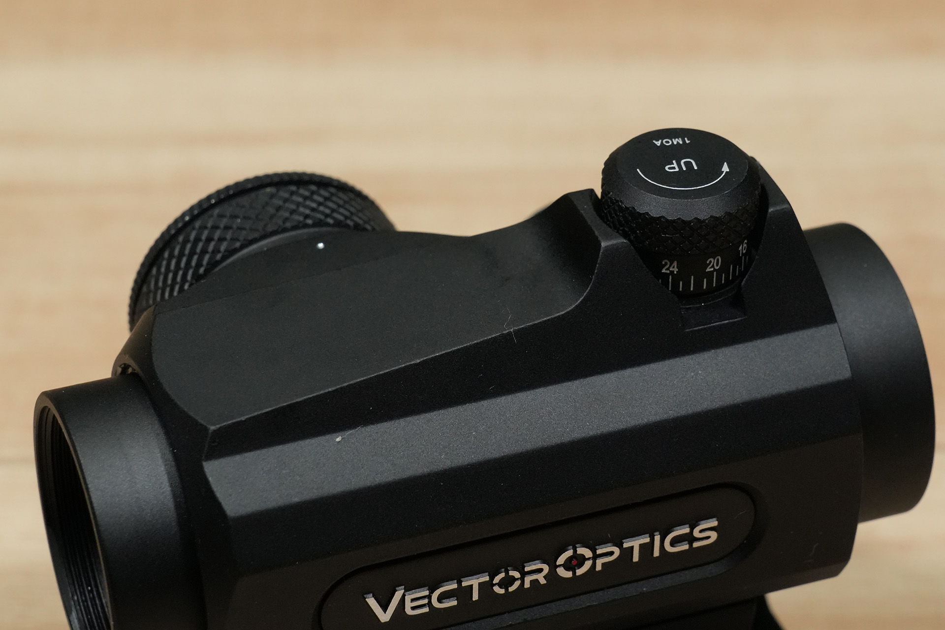 ちょっと大きなレンズを搭載したMaverick新作、Vector Optics Maverick