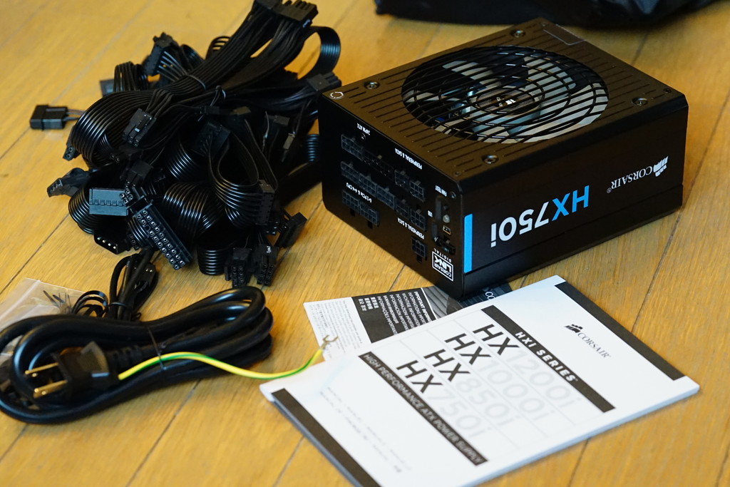 出費は痛いけど抜群の安心感。750W Platinum 電源ユニット Corsair