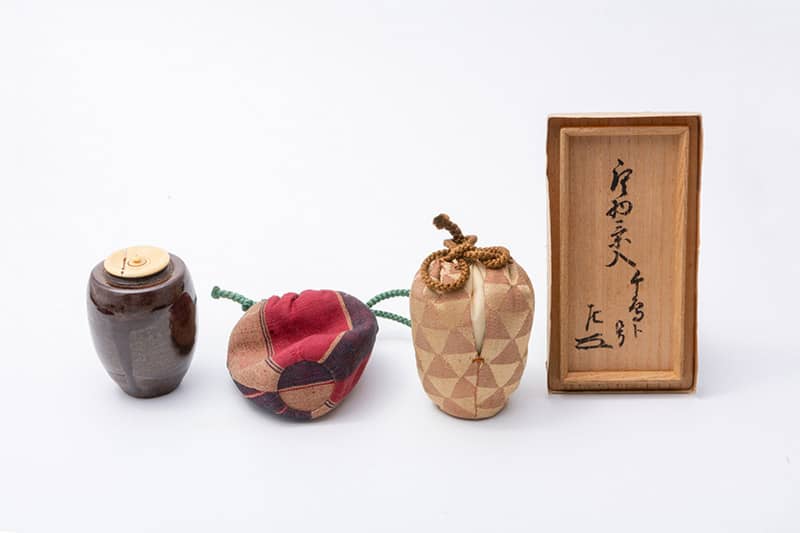 唐物茶入 銘千鳥 八代、啐啄斎箱書 （桃山時代） | 小山美術