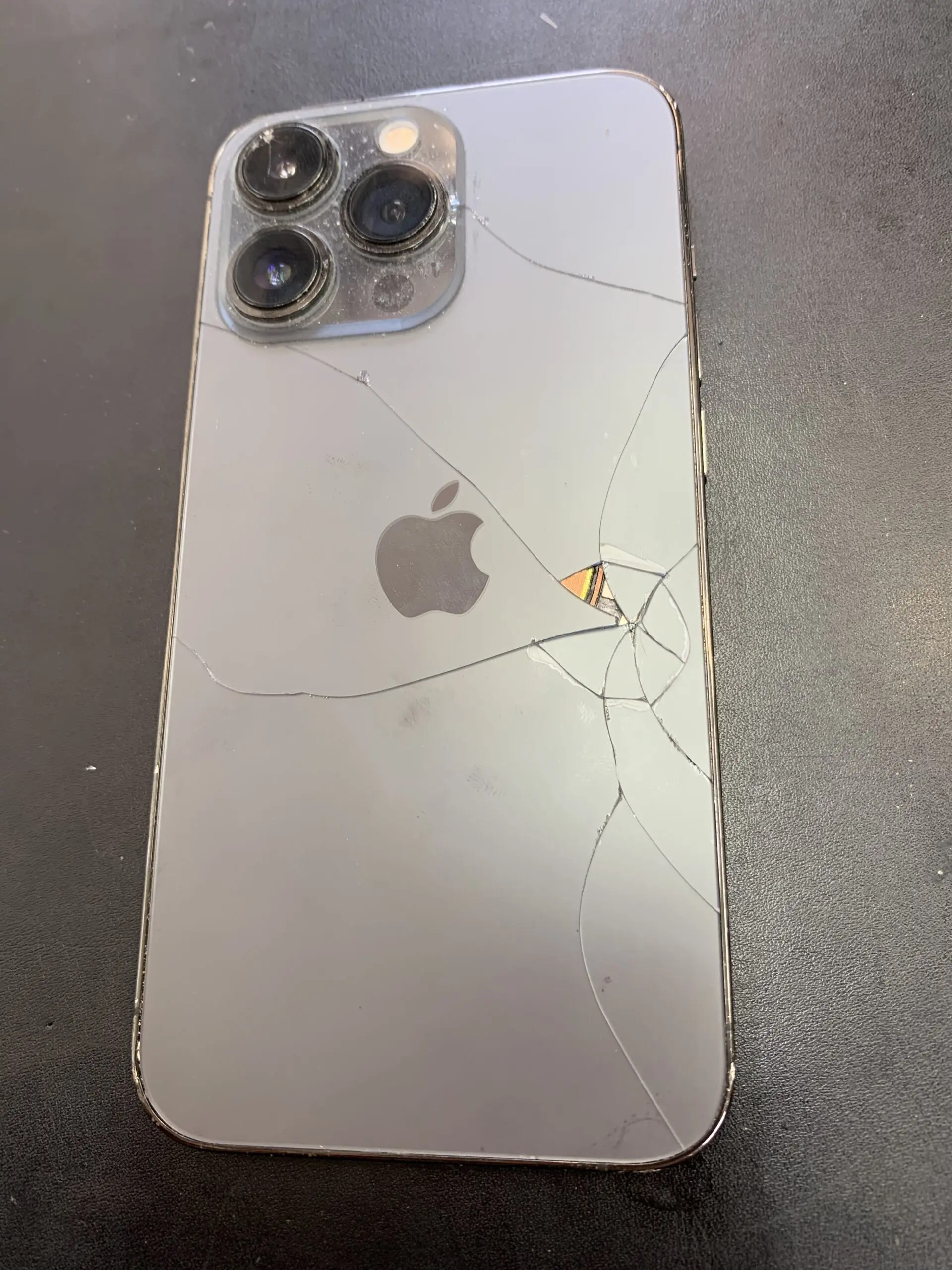 iPhone13Pro背面修理】ガラス割れも即日対応！〜練馬店〜 - 最長1年