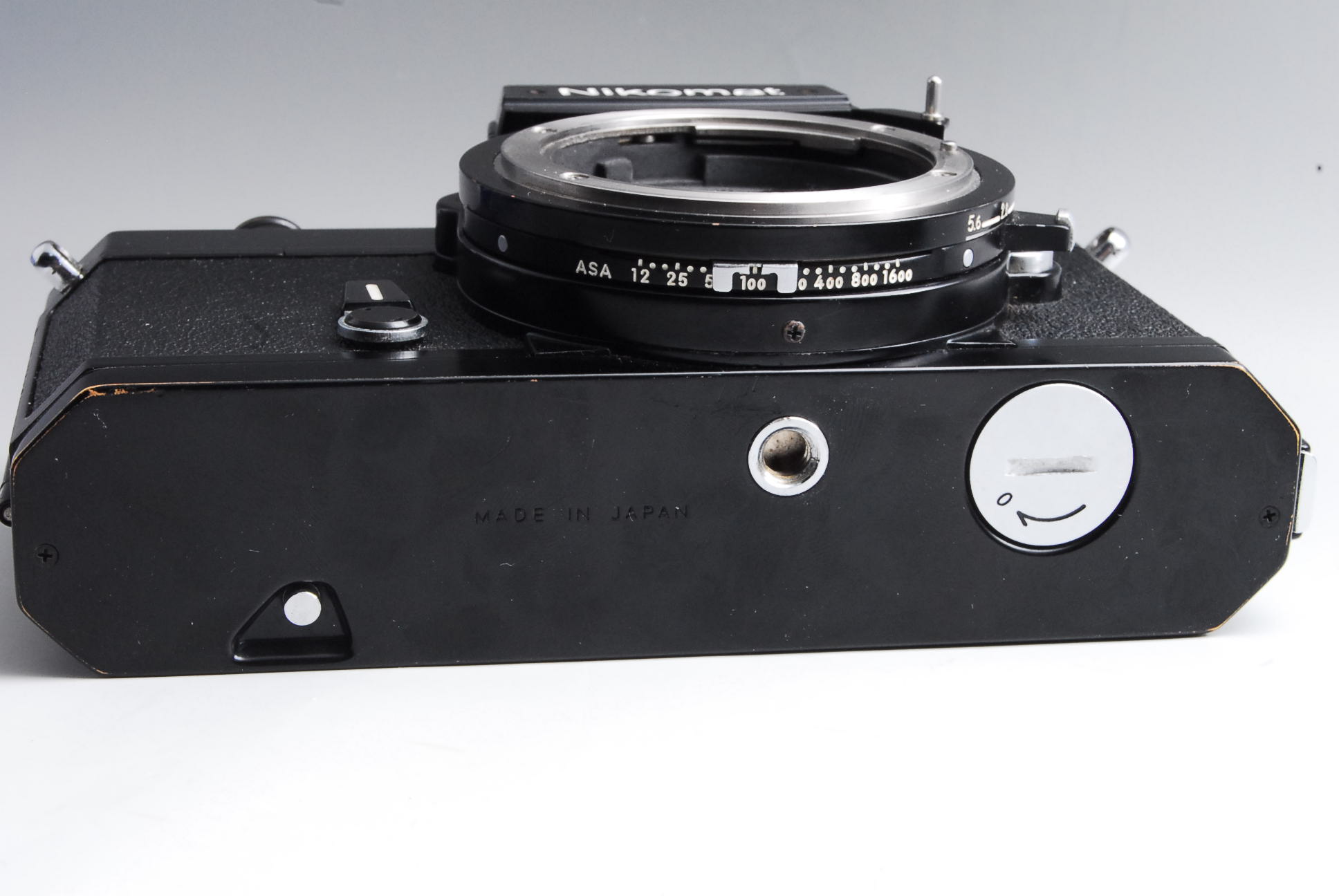 Nikon Nikomat FT2カメラの基本的な操作方法と各種ダイヤルボタン類の