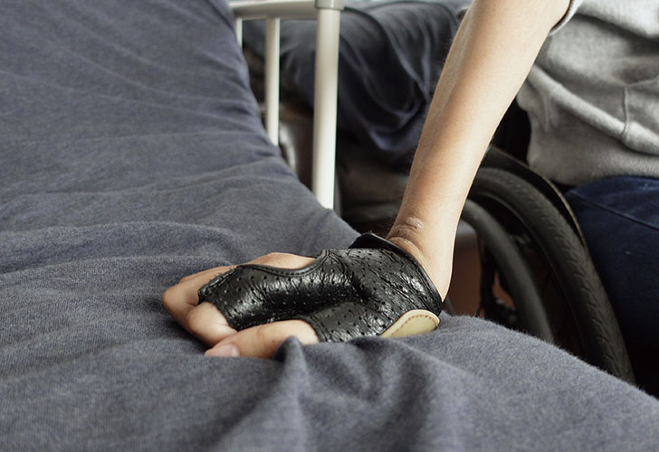 握力がない車椅子ユーザーにおすすめ! MSY車椅子グローブ - イスブ