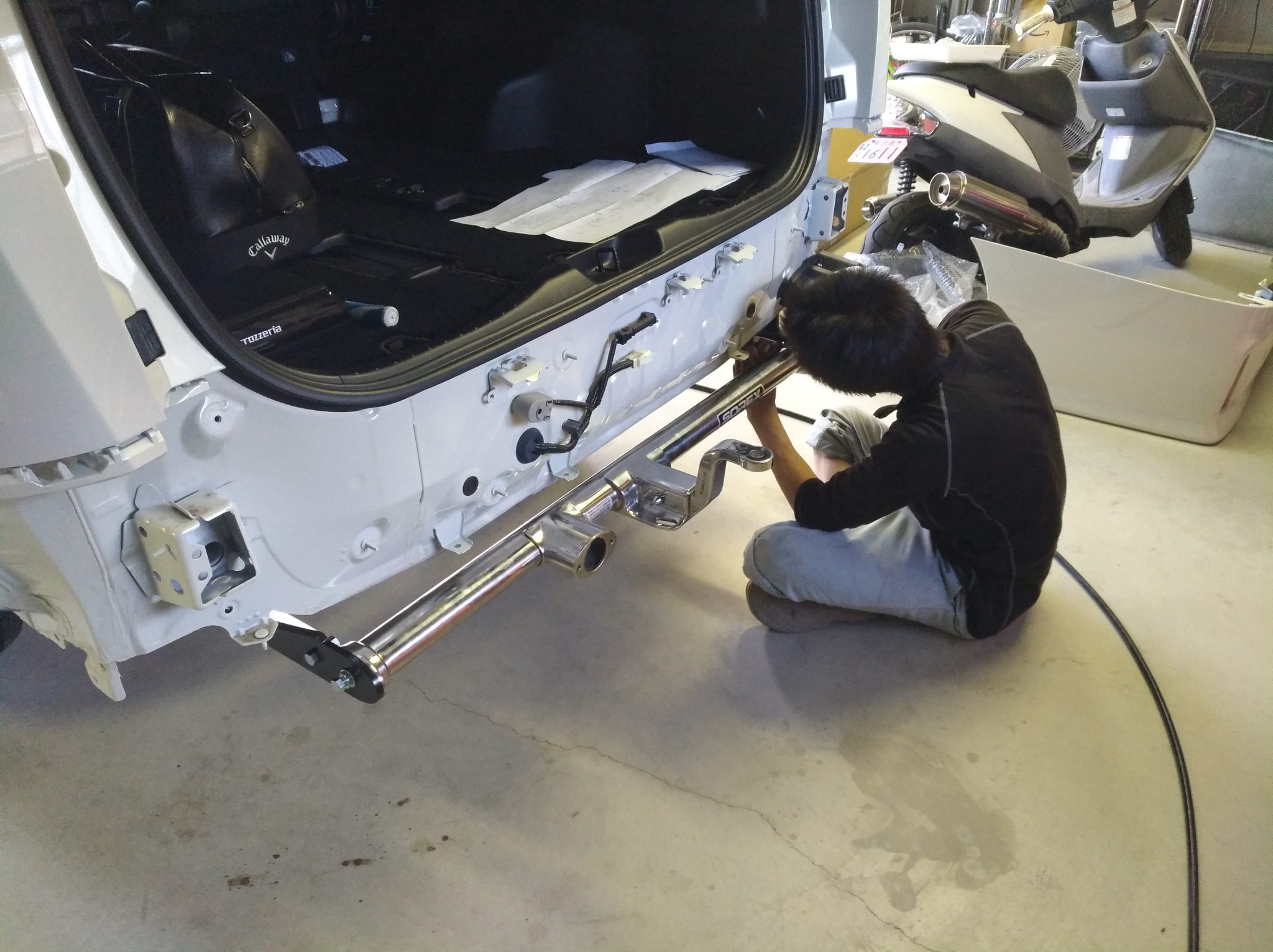 ギガテックス・モータース30系アルファードへヒッチメンバーの取り付け