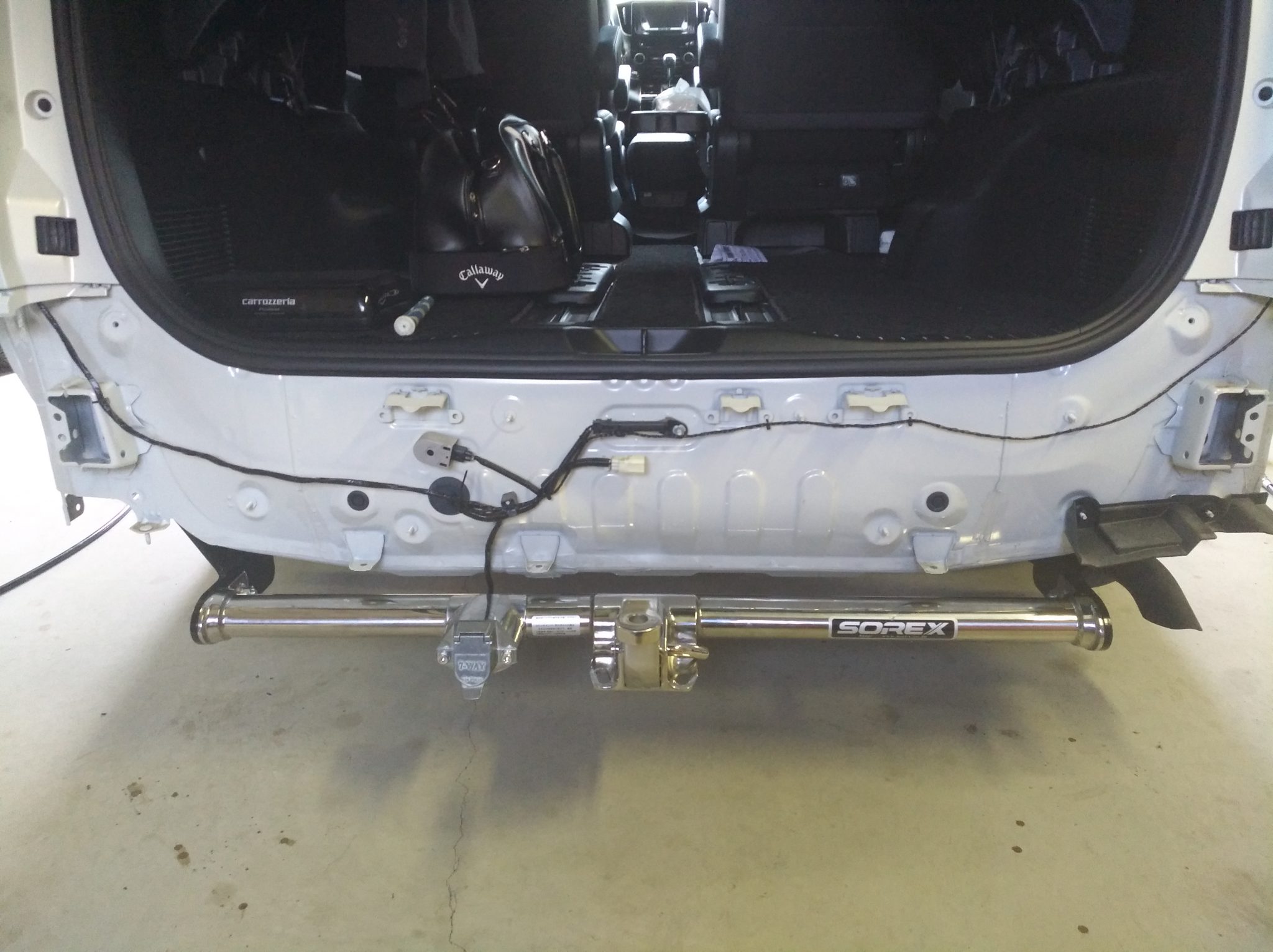 ギガテックス・モータース30系アルファードへヒッチメンバーの取り付け